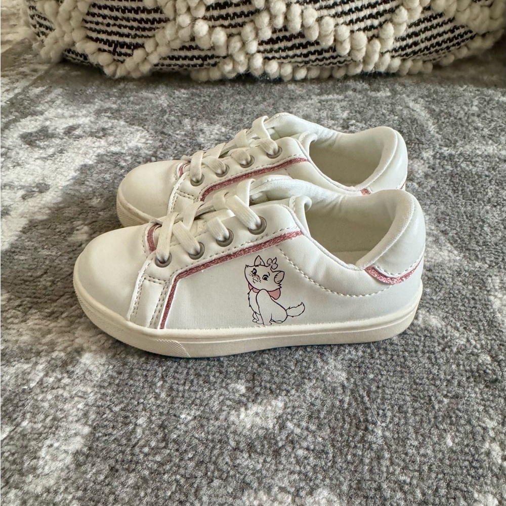 GAP White Sneakers with Pink Accent and Kitty Motif